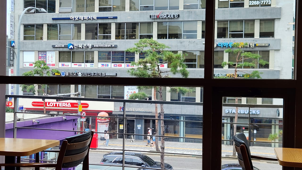 View of the Seoul street below from the window seats at Sulbing